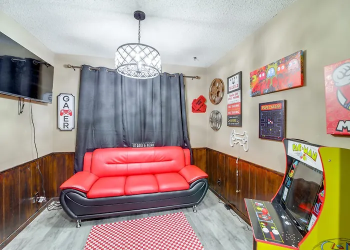 Area W/ Fenced Yard: Pets Welcome! Tulsa