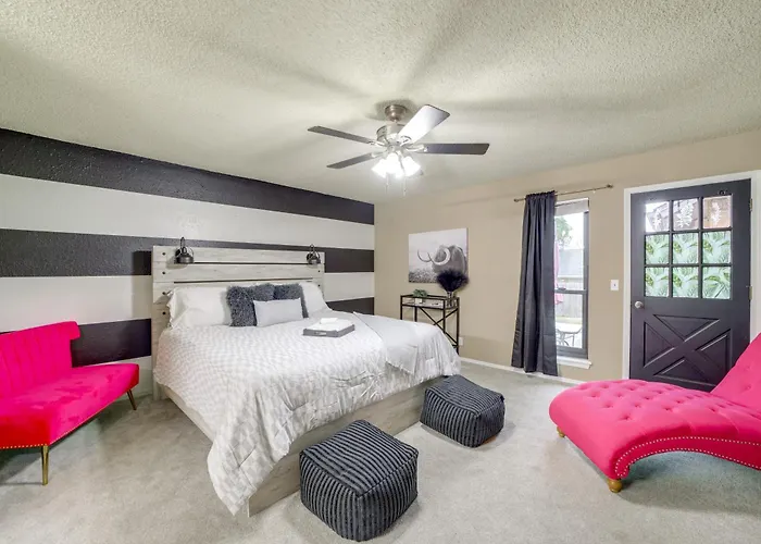 Holiday home Area W/ Fenced Yard: Pets Welcome!