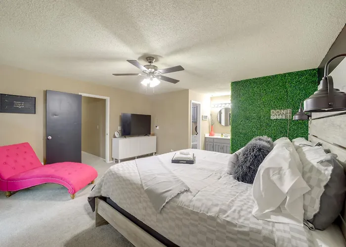 Area W/ Fenced Yard: Pets Welcome! Holiday home