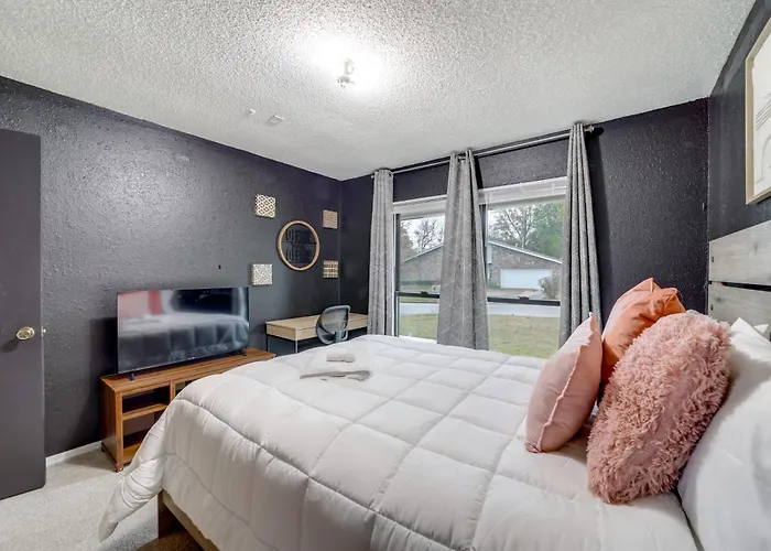 Area W/ Fenced Yard: Pets Welcome!