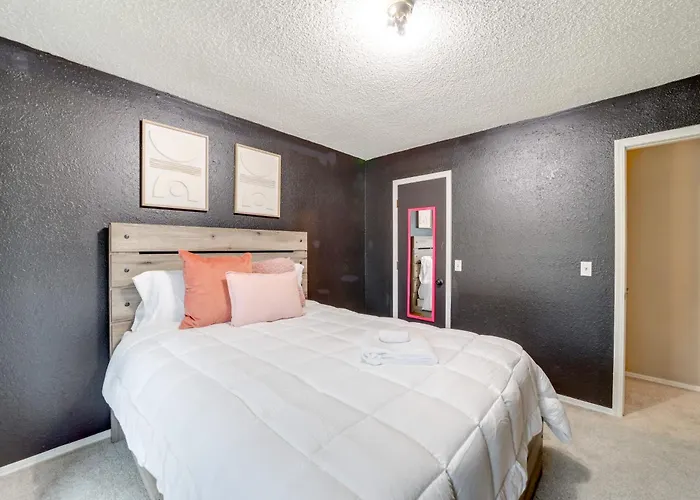 Holiday home Area W/ Fenced Yard: Pets Welcome!