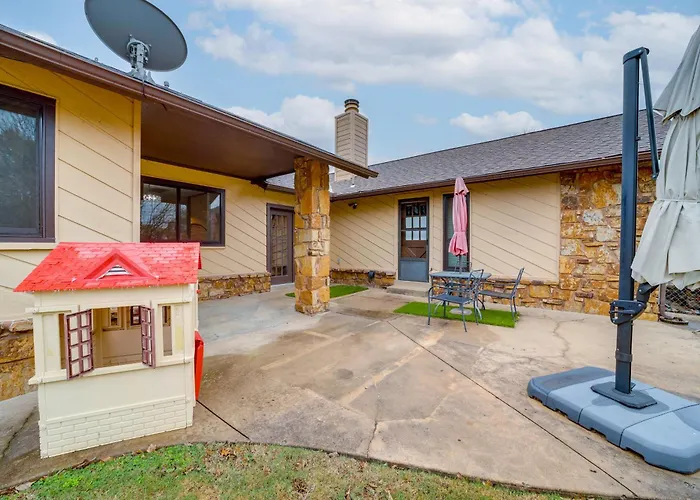 Holiday home Area W/ Fenced Yard: Pets Welcome! Tulsa